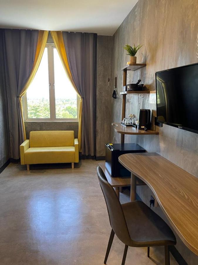 Sri Indar Hotel & Suites باريت بونتار المظهر الخارجي الصورة